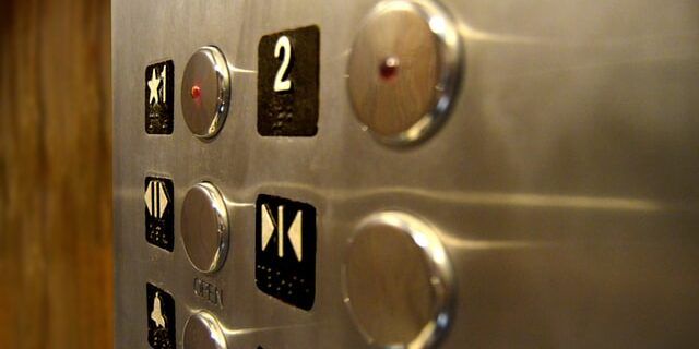 ¿Cómo afecta la subida de la luz en las comunidades de vecinos?