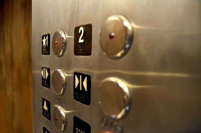 ¿Cómo afecta la subida de la luz en las comunidades de vecinos?